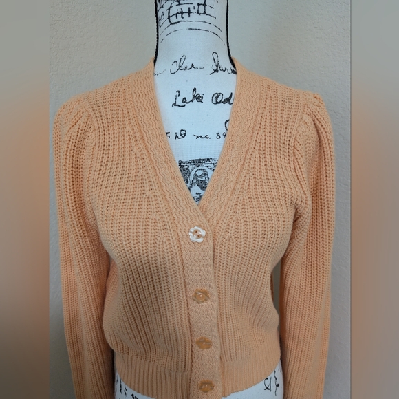 EUC•Jessica Simpson Peach Button-Up V-Neck Cropped Cardigan W/Extra Button•Small - Picture 11 of 11